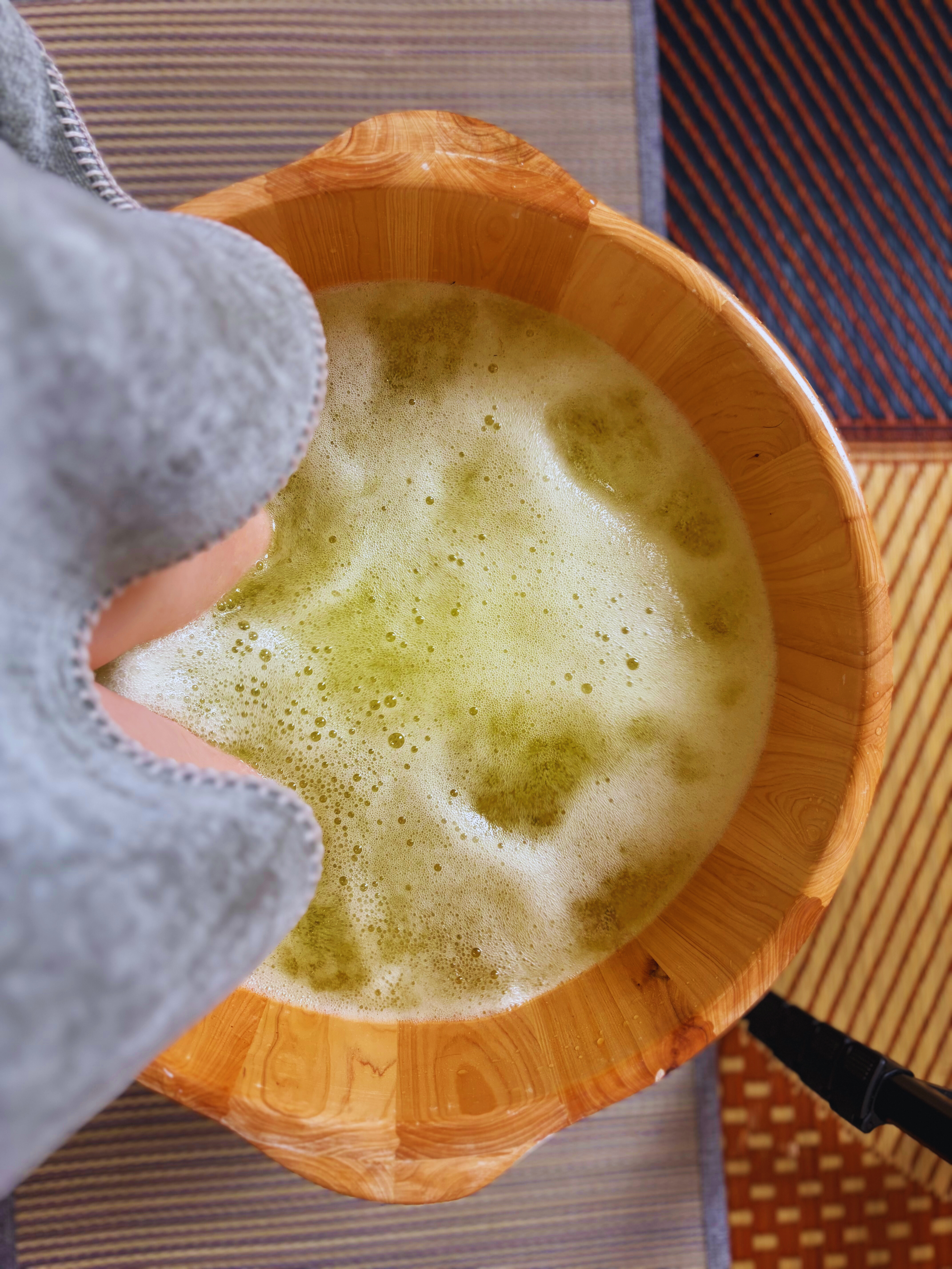 薬草と高濃度炭酸泉の足湯